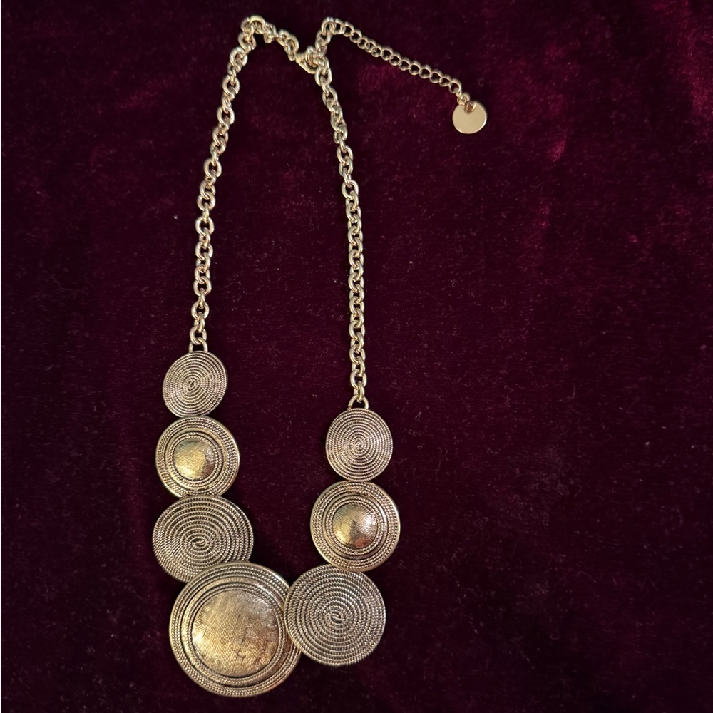 Elegant Gold Statement Necklace